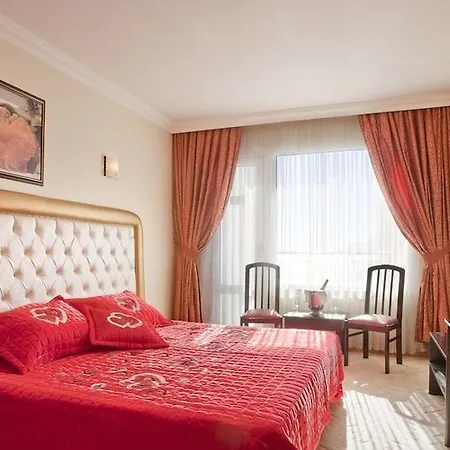Adonis Hotel 4*