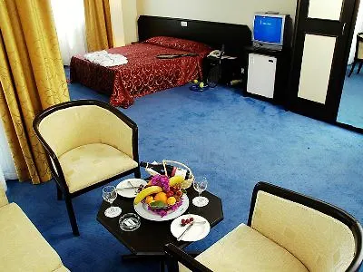 Adonis Hotel 4*